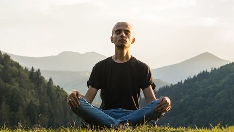 Yoga & Zihin Bütünlüğü: Meditasyondan Uyanışa Yoga & Zihin Bütünlüğü: Meditasyondan Uyanışa