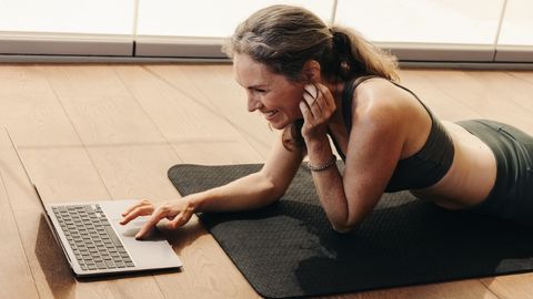 Fit Kültür Kampları ile Evde Online Fitness Deneyimi Fit Kültür Kampları ile Evde Online Fitness Deneyimi